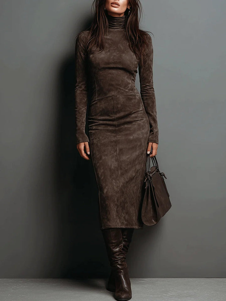 Robe mi-longue en daim à col haut et manches longues