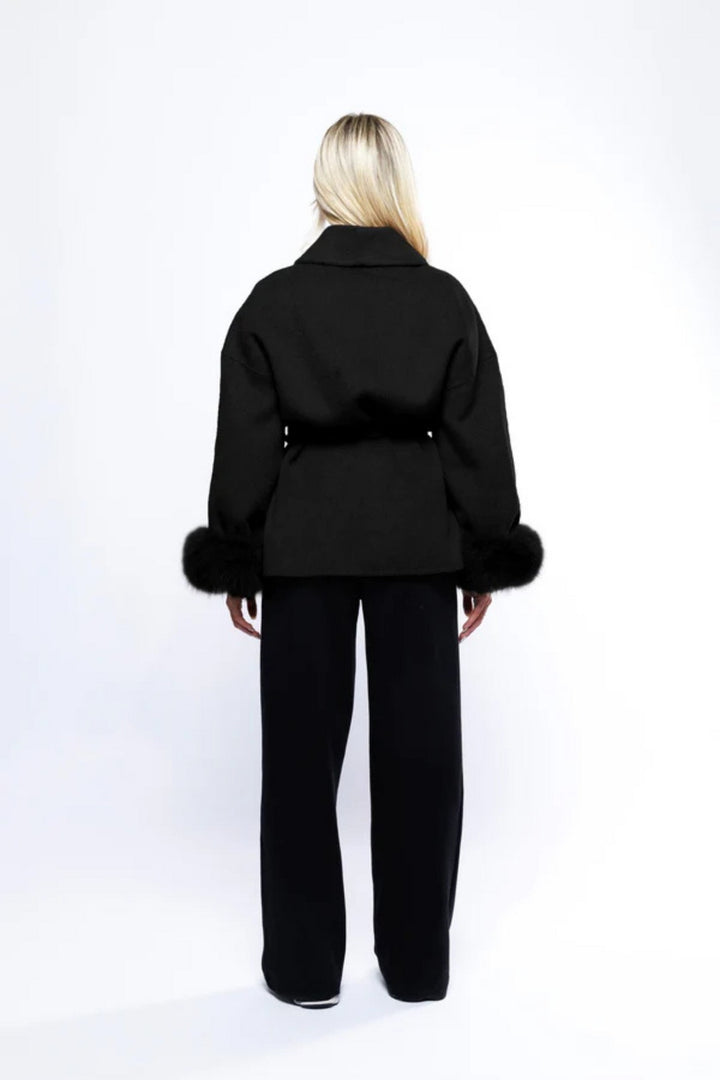 Veste en fourrure à nouer