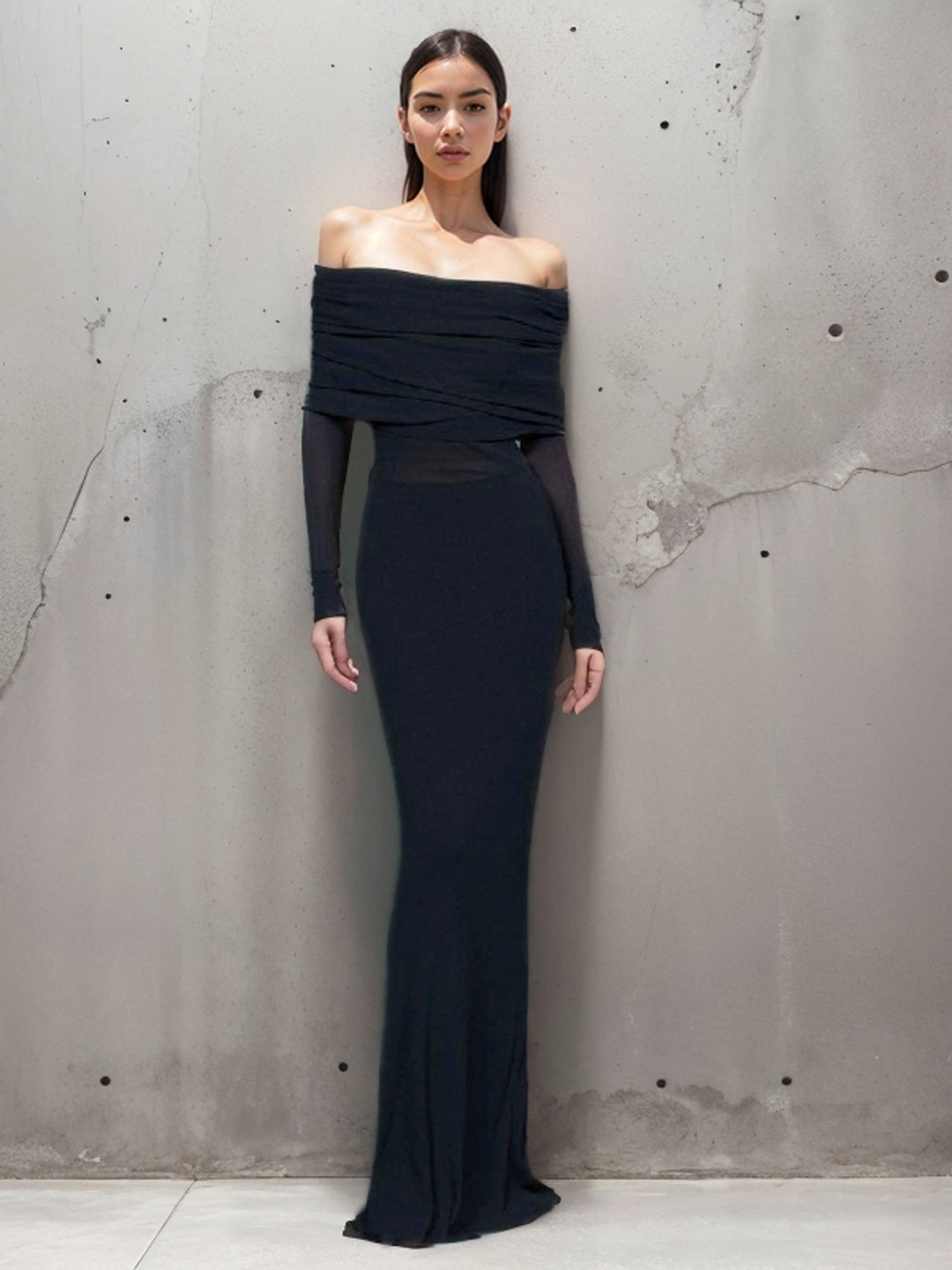 Robe longue en maille à épaules dénudées et manches longues