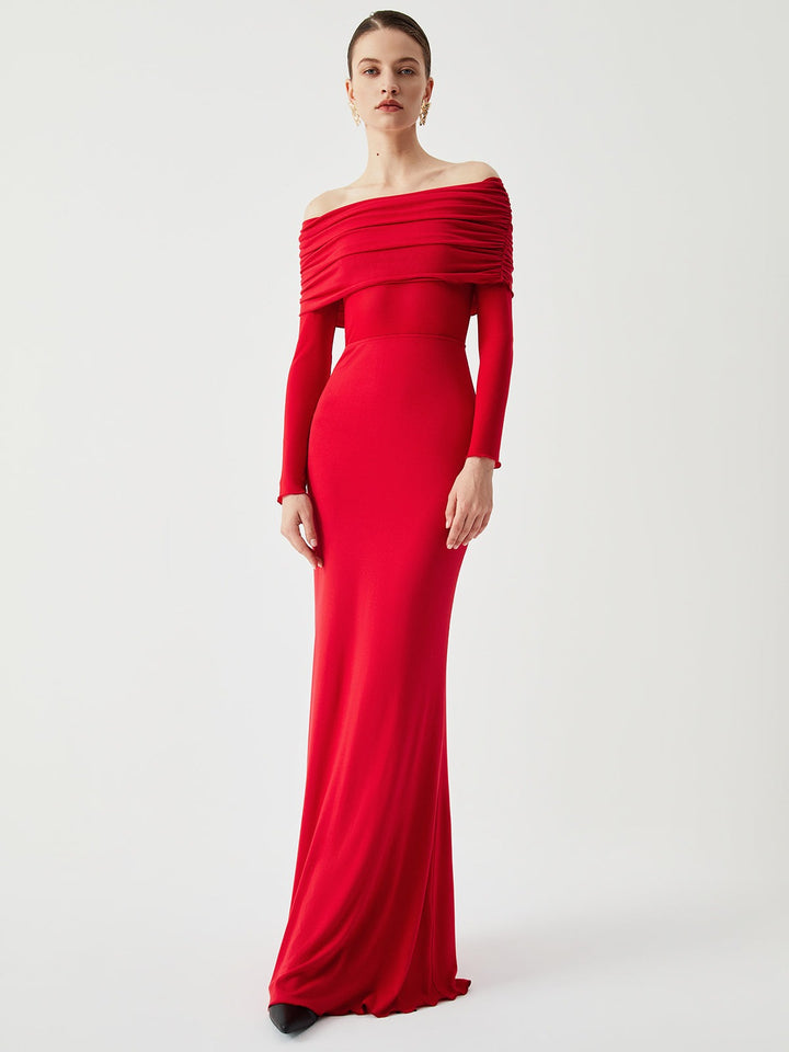 Robe longue en maille à épaules dénudées et manches longues