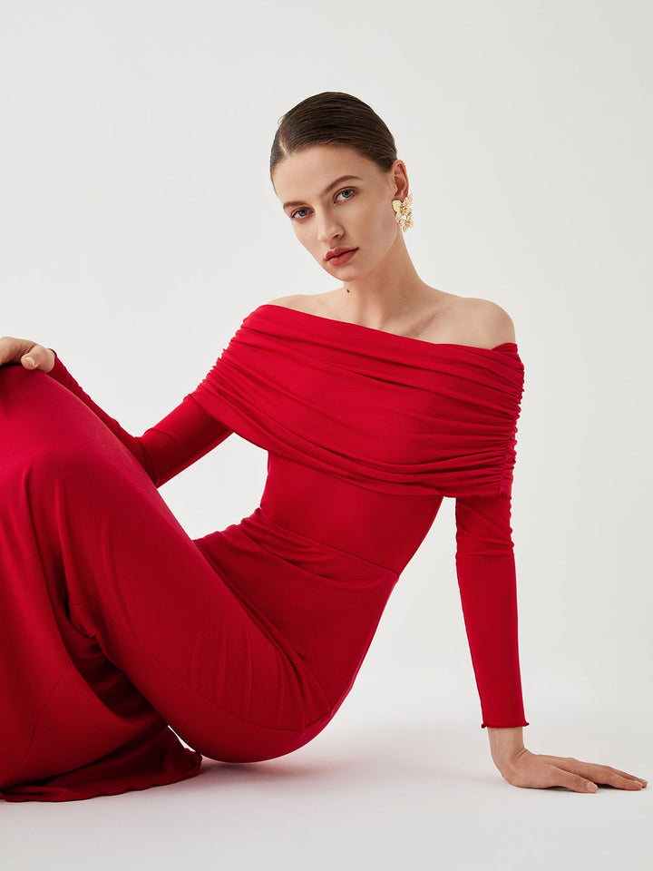 Robe longue en maille à épaules dénudées et manches longues