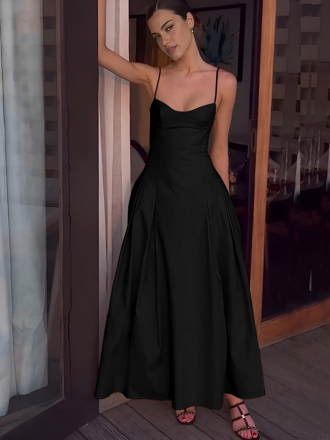 Robe longue plissée à bretelles