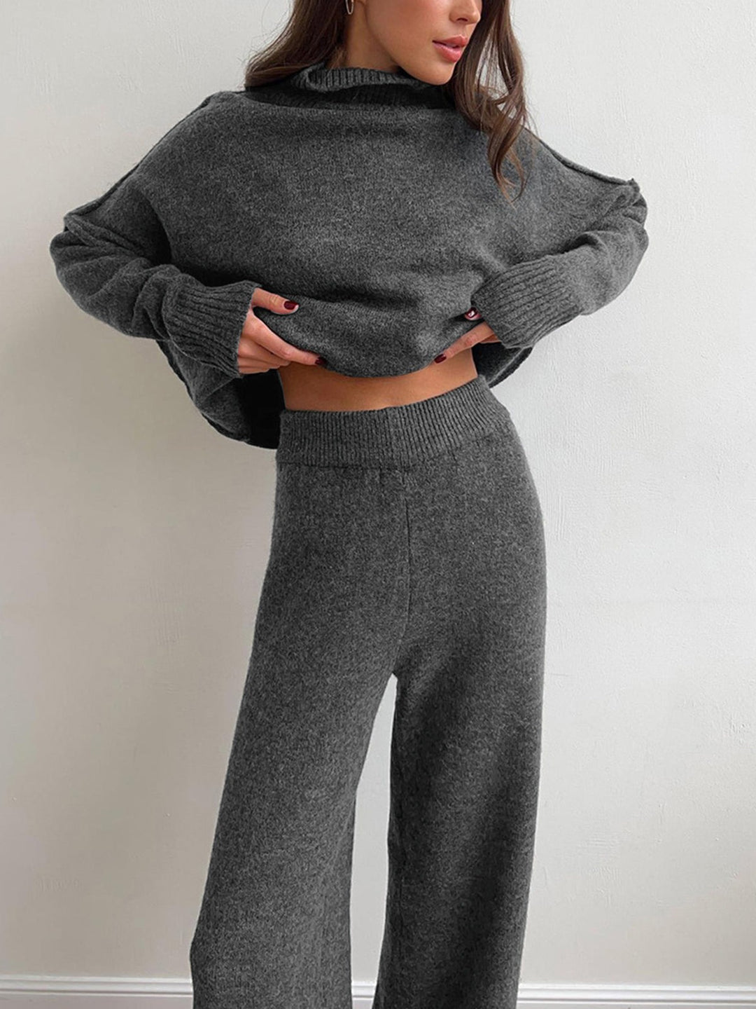 Ensemble pantalon et pull à col roulé uni