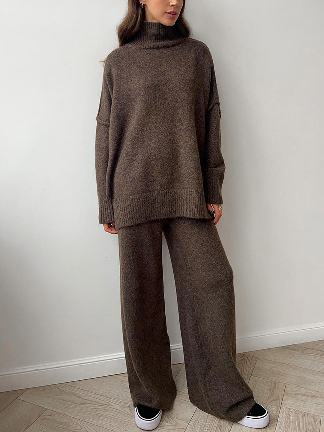 Ensemble pantalon et pull à col roulé uni