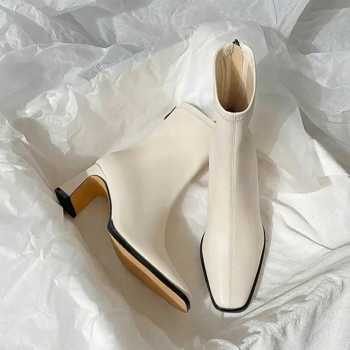 Bottines élégantes à talon fin et au design raffiné