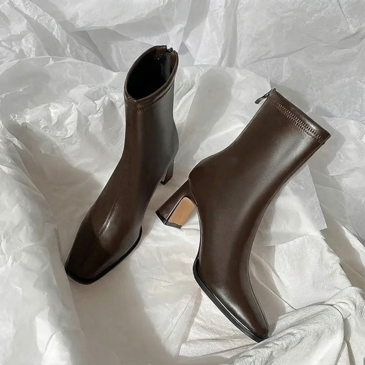 Bottines élégantes à talon fin et au design raffiné