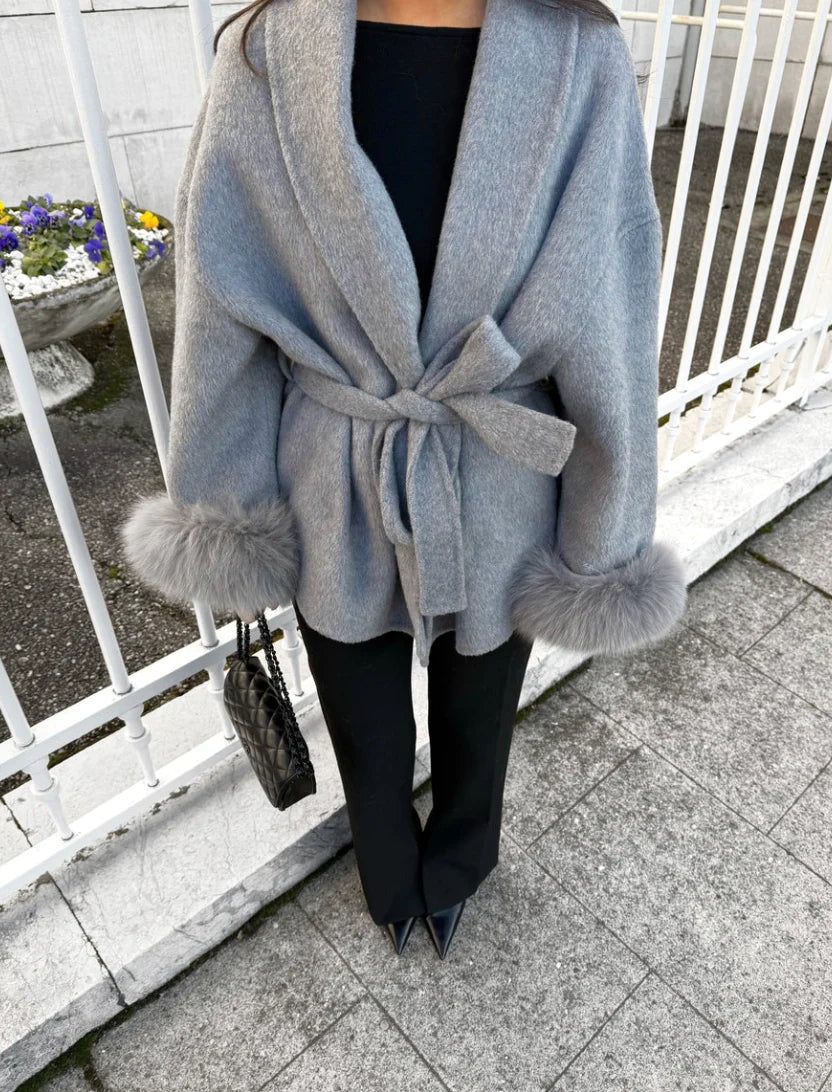 Manteau élégant en laine avec détails en fourrure