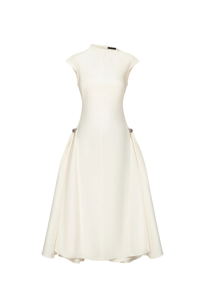 Robe longue sans manches chic et intemporelle