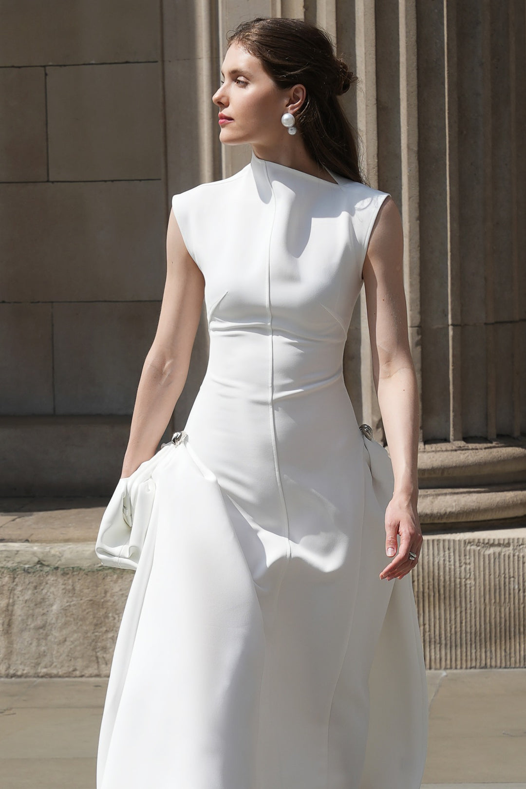 Robe longue sans manches chic et intemporelle