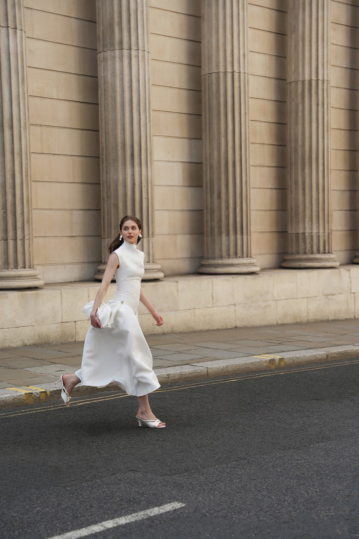 Robe longue sans manches chic et intemporelle