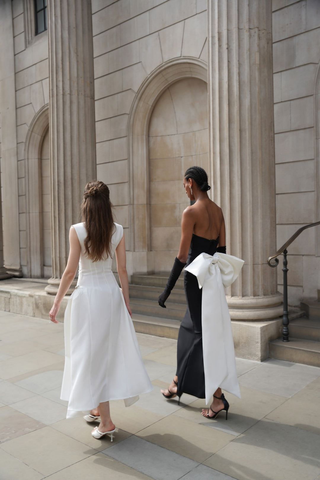 Robe longue sans manches chic et intemporelle