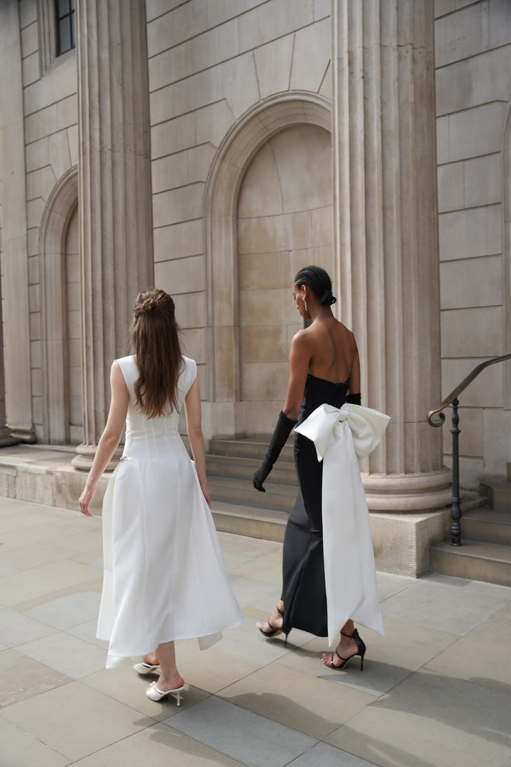 Robe longue sans manches chic et intemporelle
