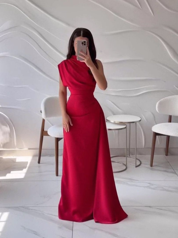 Robe élégante à épaules inclinées