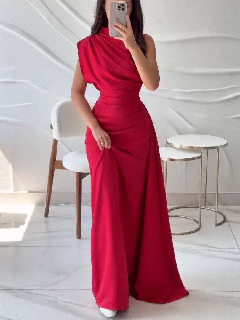 Robe élégante à épaules inclinées