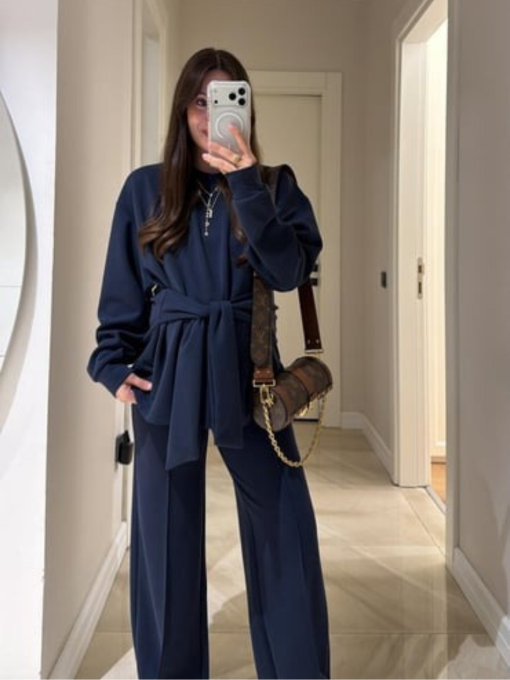 Ensemble deux pièces décontracté avec haut à lacets et pantalon