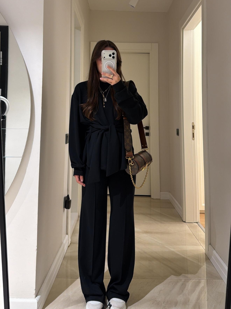 Ensemble deux pièces décontracté avec haut à lacets et pantalon