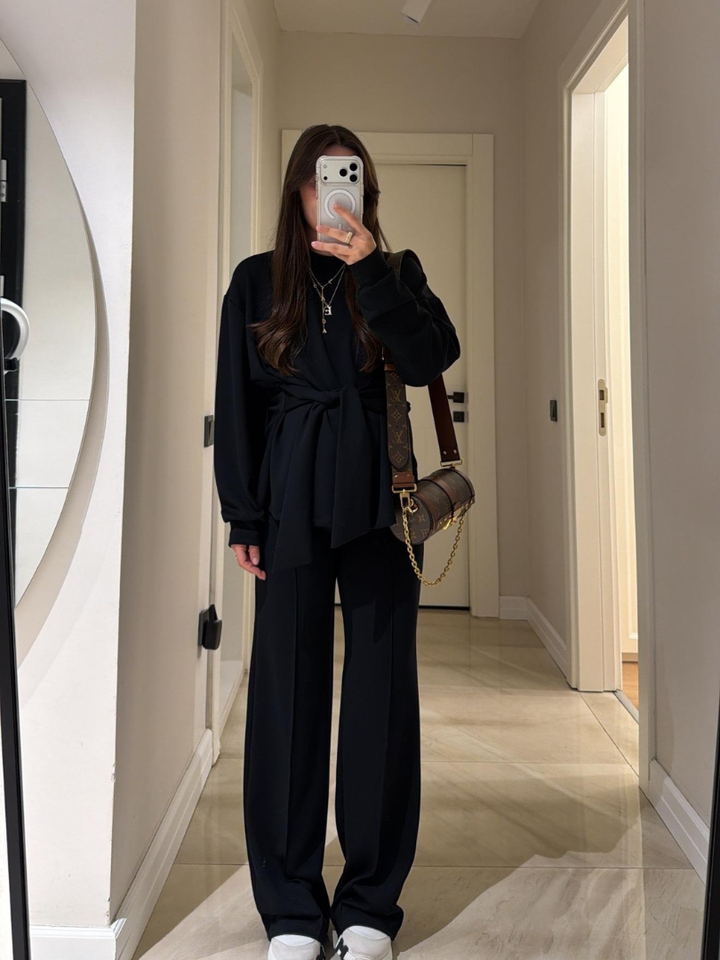Ensemble deux pièces décontracté avec haut à lacets et pantalon