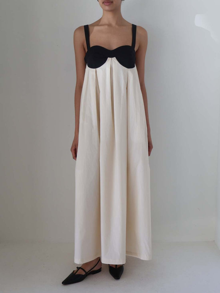 Robe longue ample en lin dos nu