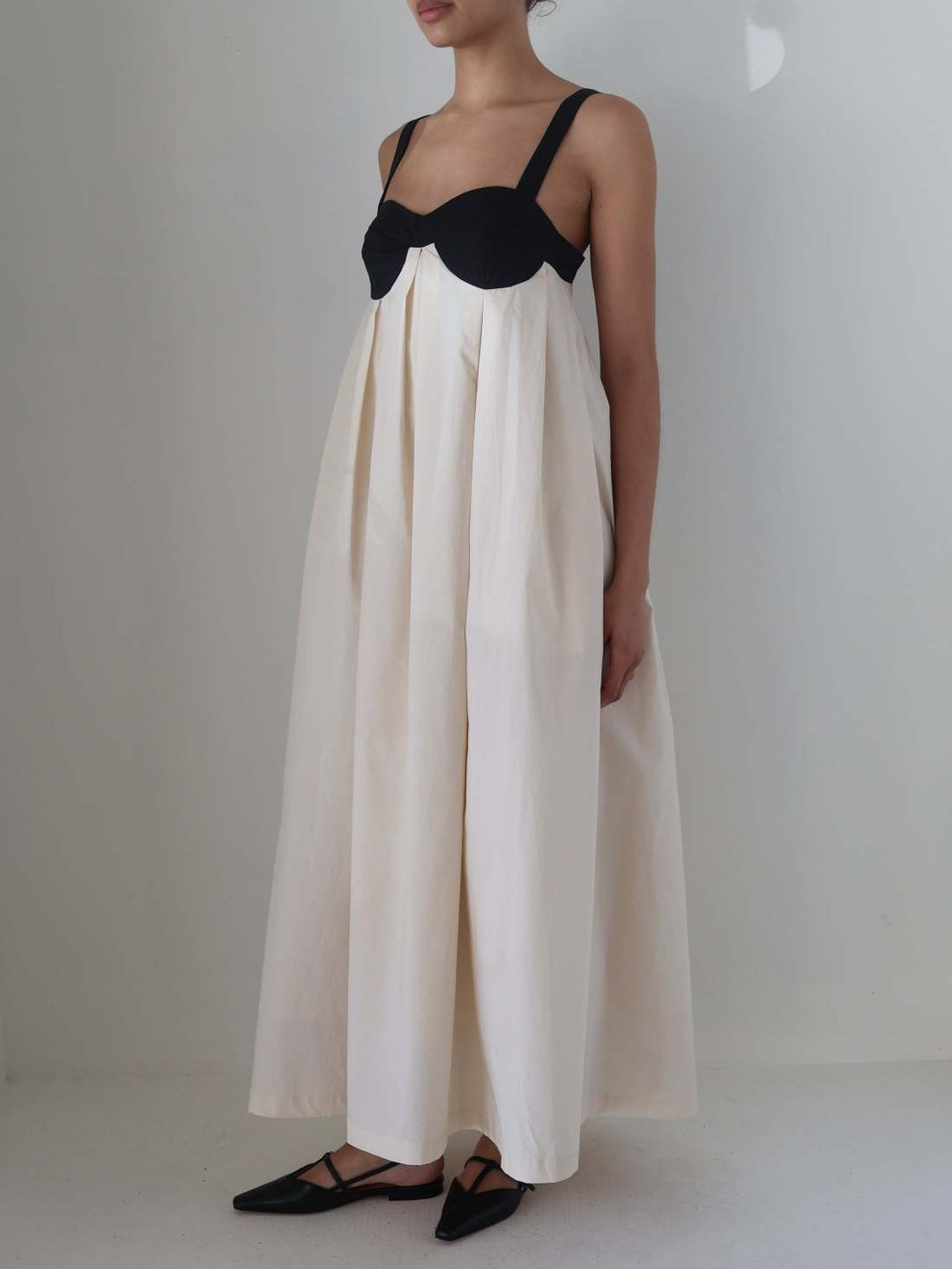 Robe longue ample en lin dos nu