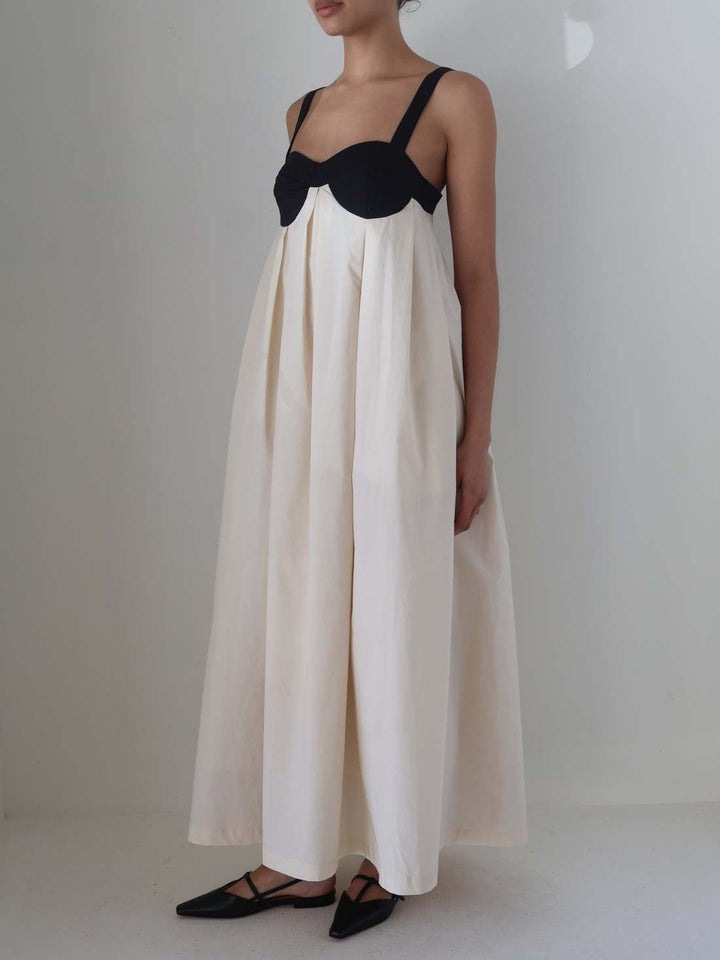 Robe longue ample en lin dos nu