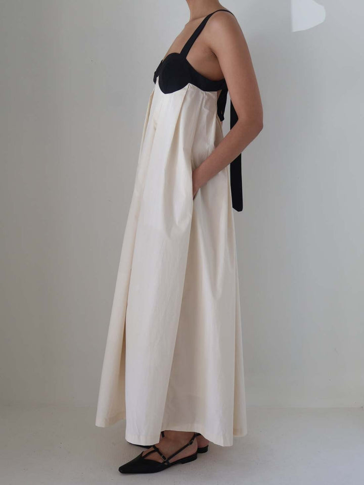 Robe longue ample en lin dos nu