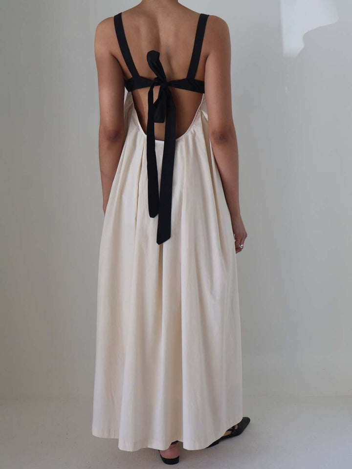 Robe longue ample en lin dos nu