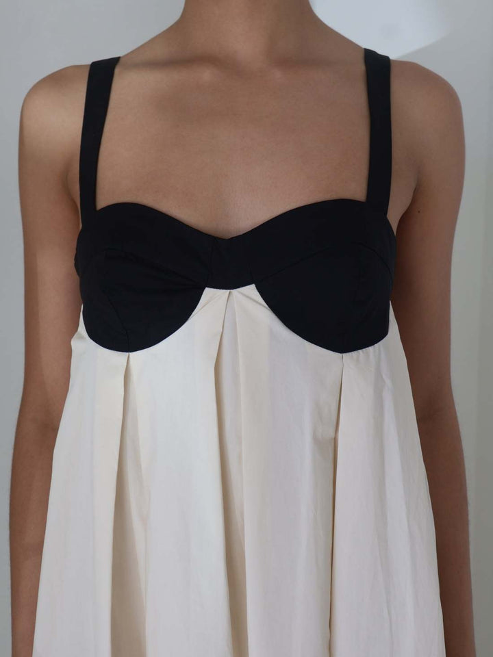 Robe longue ample en lin dos nu