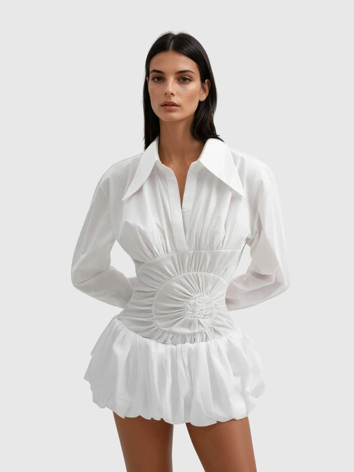Robe courte froncée à col plié