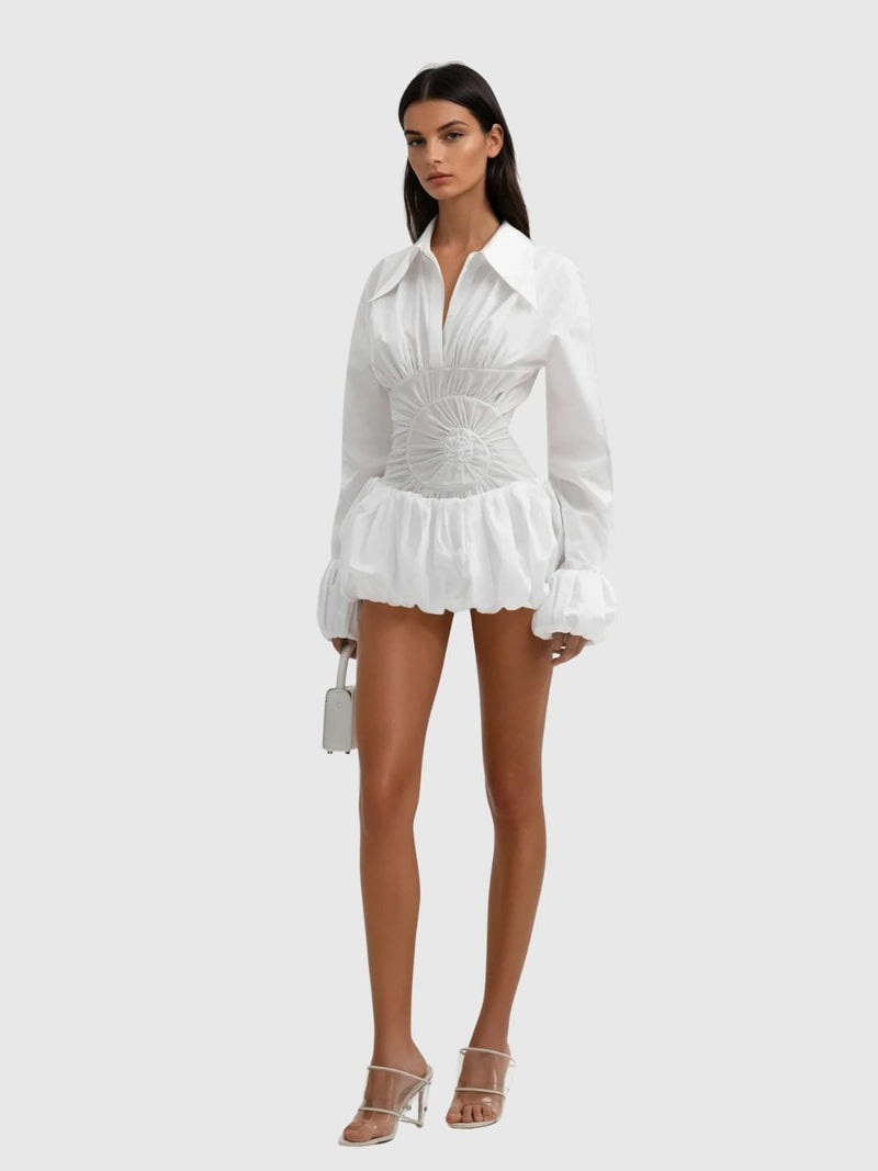 Robe courte froncée à col plié