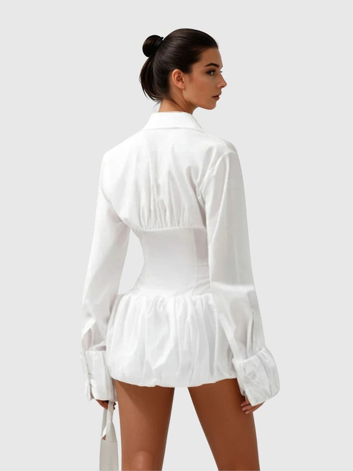 Robe courte froncée à col plié