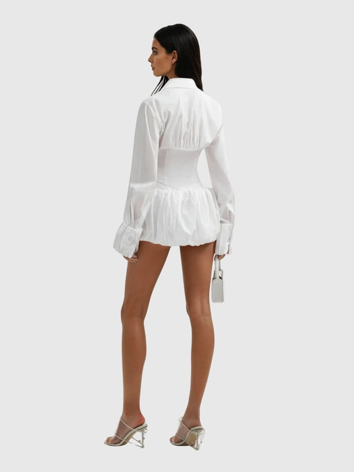 Robe courte froncée à col plié