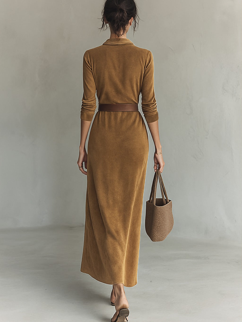 Robe longue en daim à simple boutonnage et ceinture