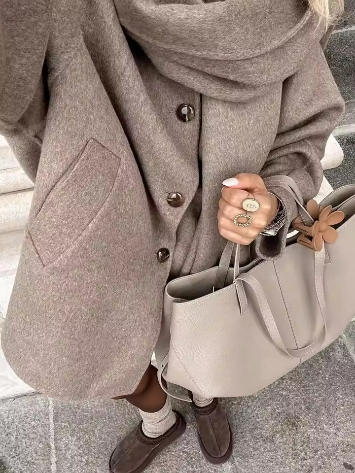 Manteau à cape en laine surdimensionné