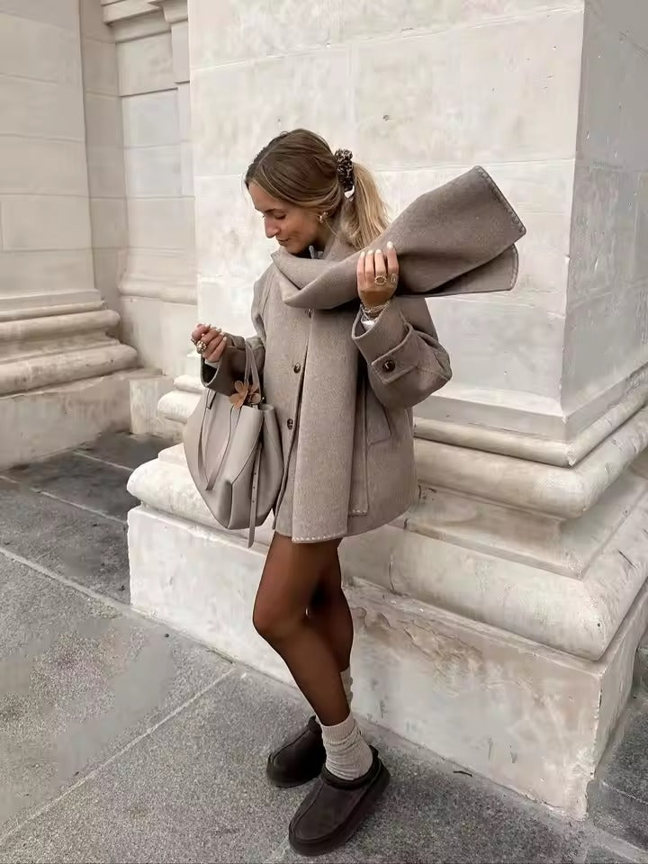 Manteau à cape en laine surdimensionné