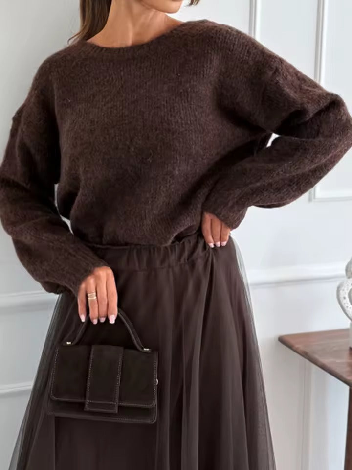 Pull à nœud et jupe fluide