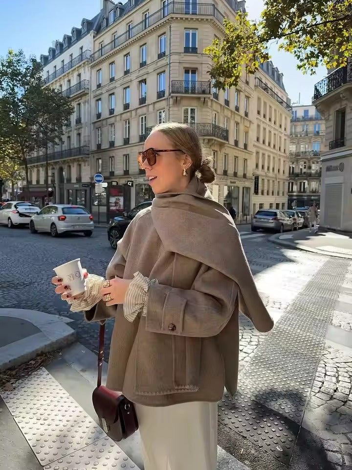 Manteau à cape en laine surdimensionné