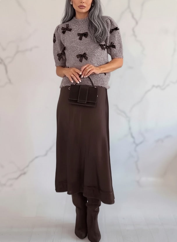 Ensemble féminin robe et pull élégant chaleureux