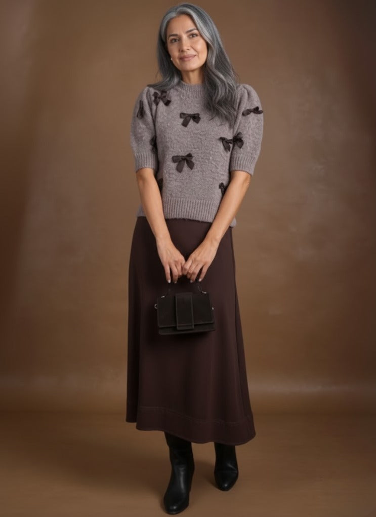 Ensemble féminin robe et pull élégant chaleureux