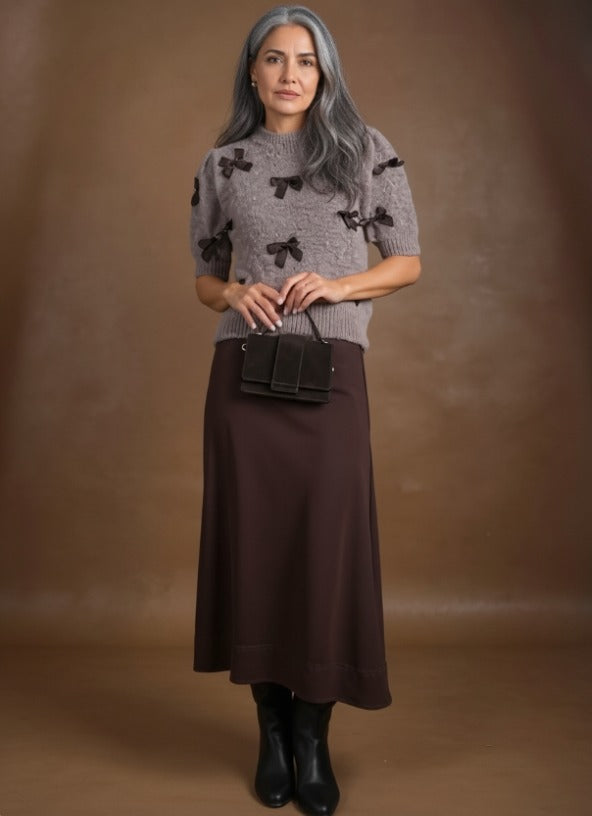Ensemble féminin robe et pull élégant chaleureux