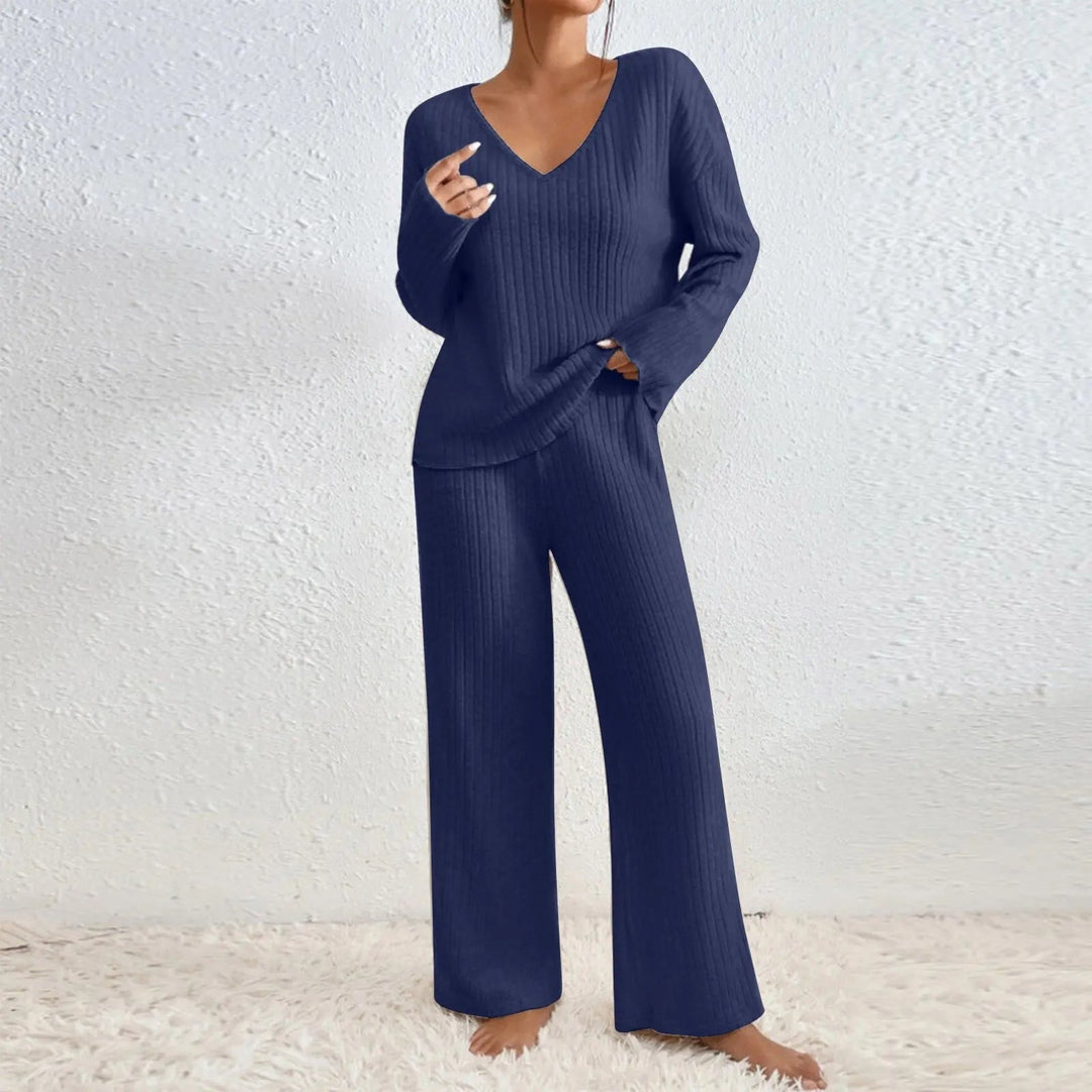 Ensemble cosy confort avec un pantalon et un haut à col V