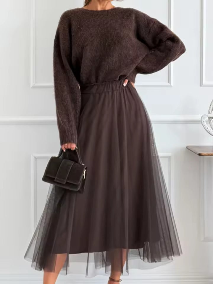 Pull à nœud et jupe fluide