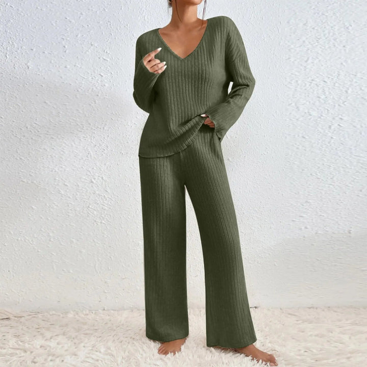 Ensemble cosy confort avec un pantalon et un haut à col V