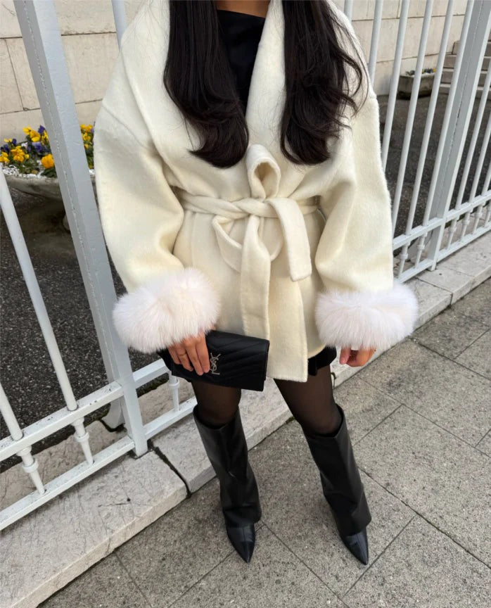 Manteau élégant en laine avec détails en fourrure