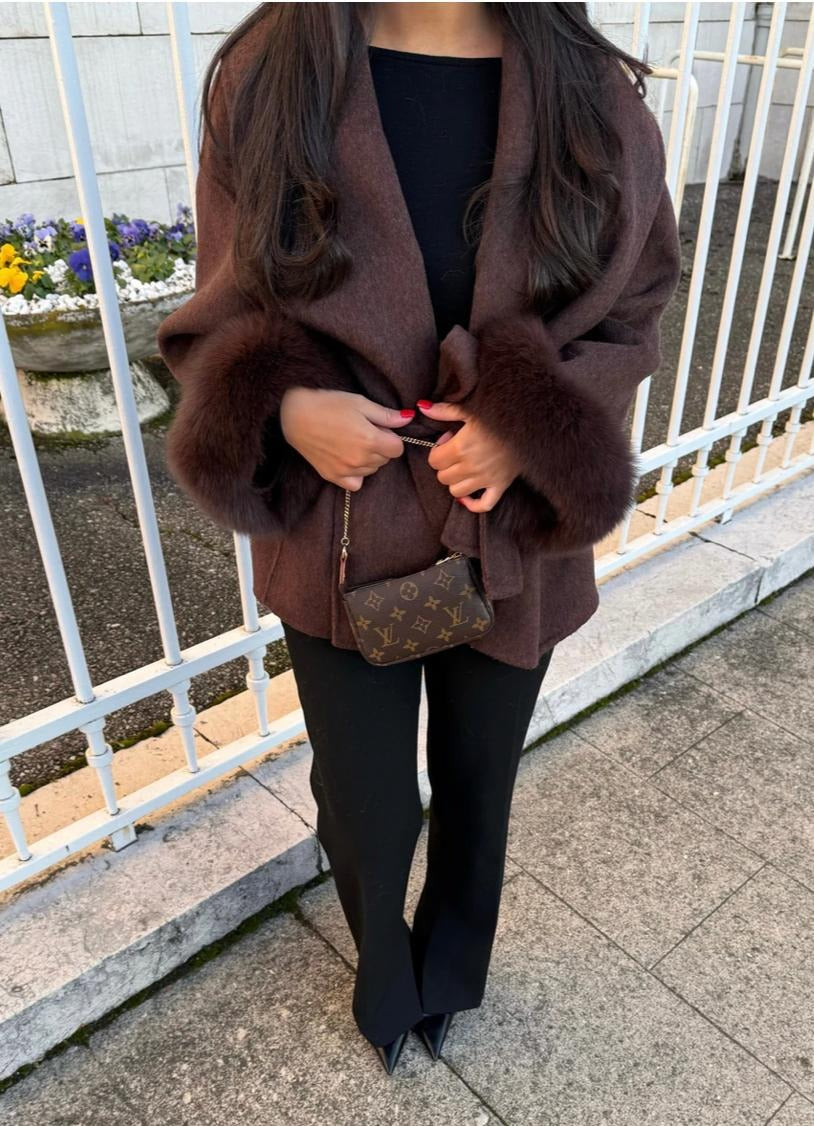 Manteau élégant en laine avec détails en fourrure