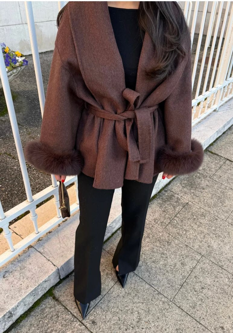 Manteau élégant en laine avec détails en fourrure