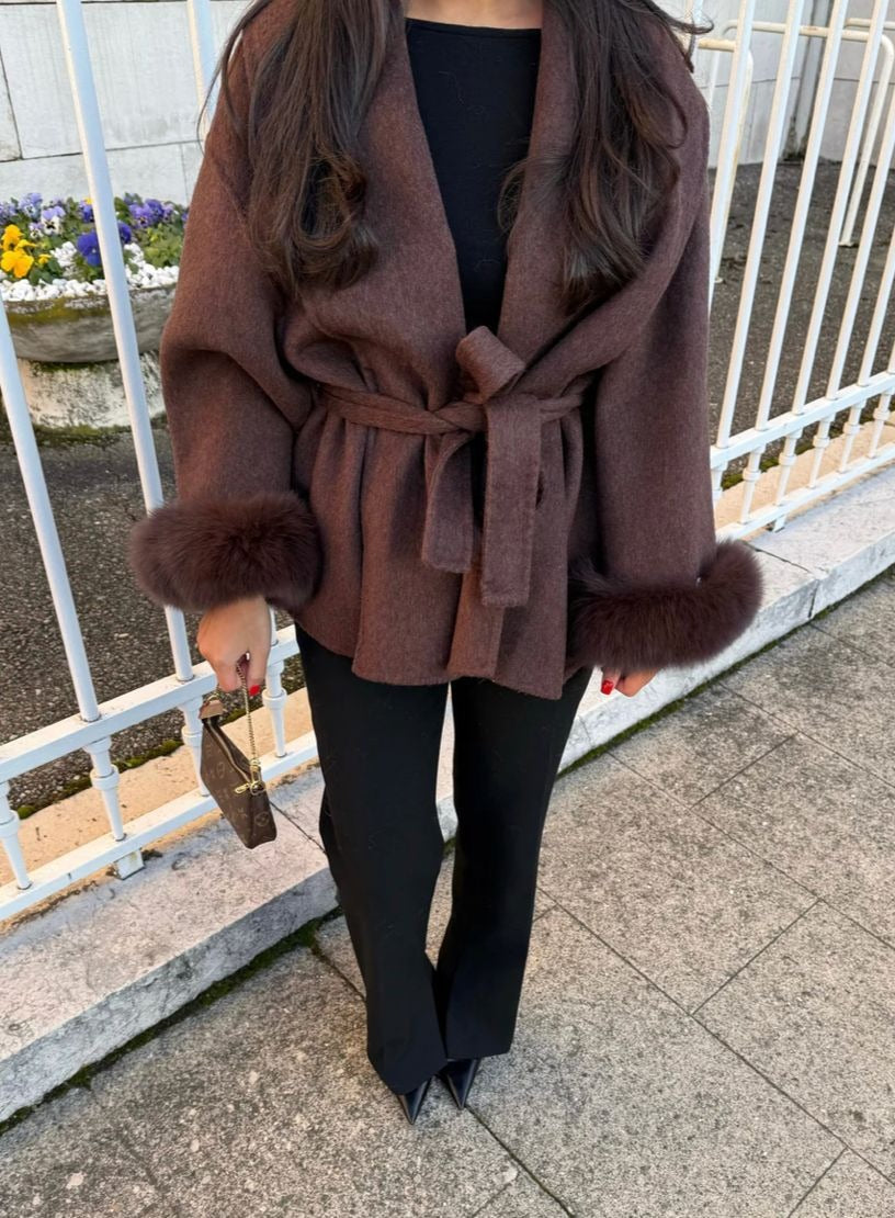 Manteau élégant en laine avec détails en fourrure