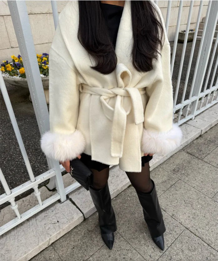Manteau élégant en laine avec détails en fourrure