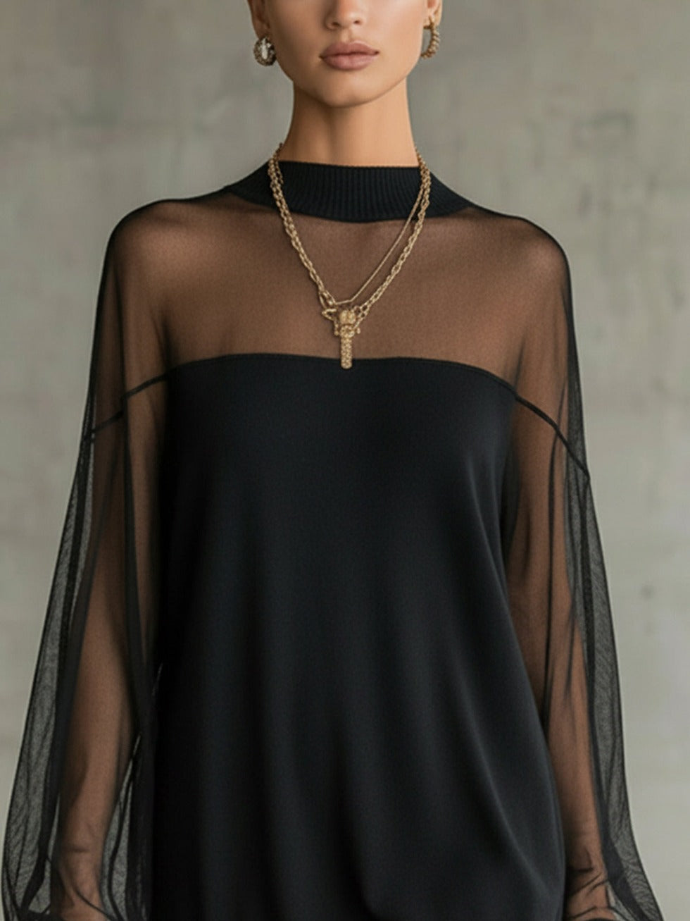 Robe pull courte à manches en résille transparente