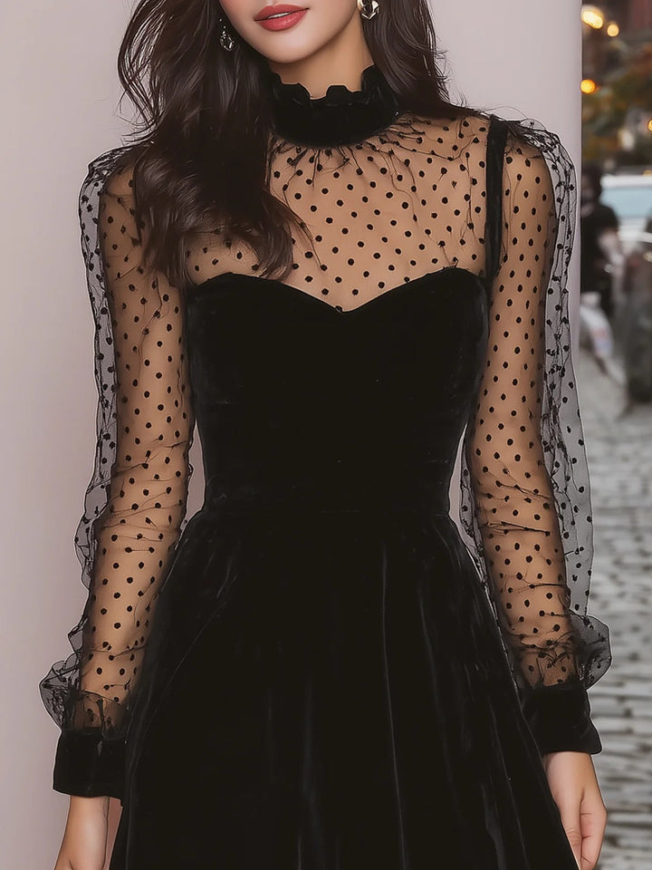 Robe courte à manches transparentes en velours noir à pois
