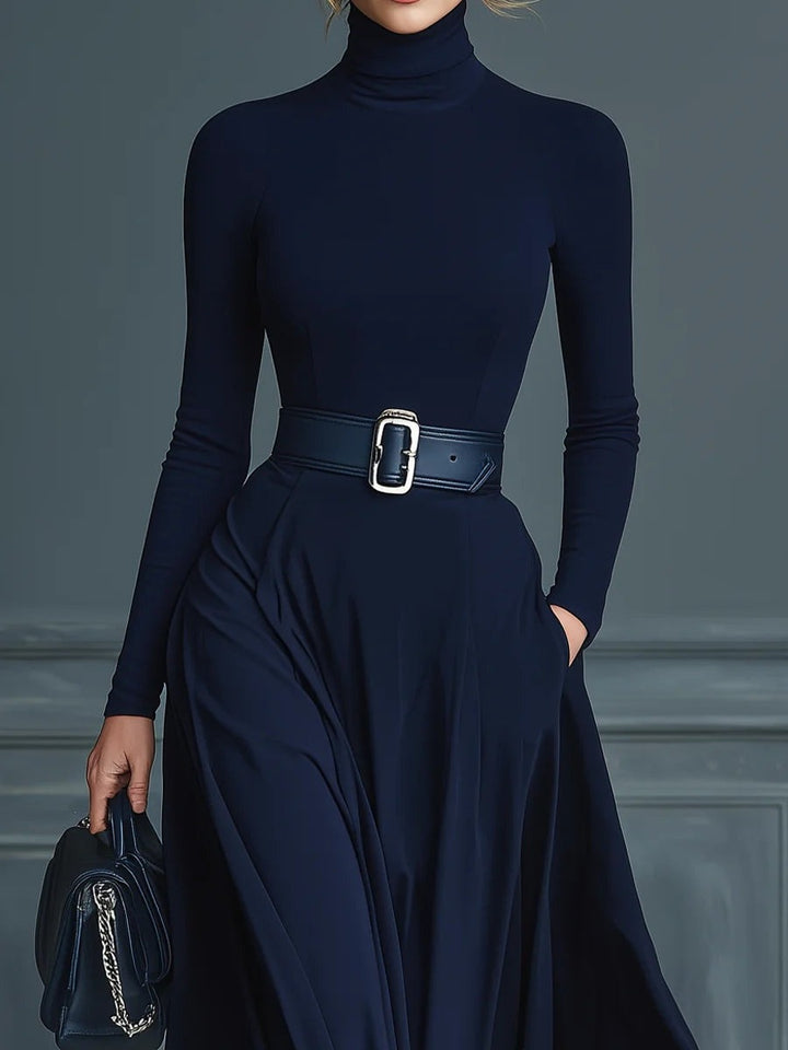 Robe en tricot bleu foncé à col montant